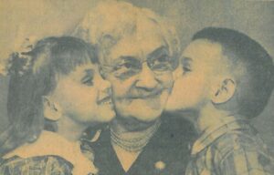 Lula-Coldren-with-children-from-Junior-League-Home (1)