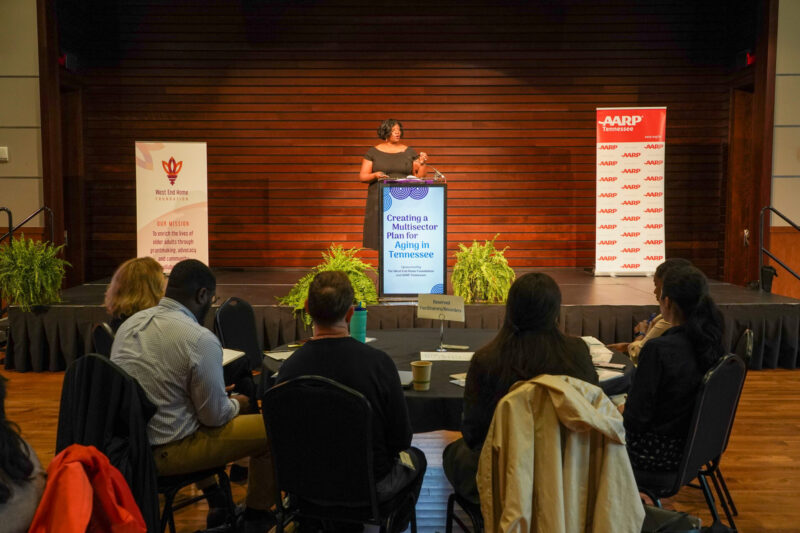 Photo-3-Symposium-800x533